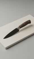Coltello spelucchino nero opaco con dettagli in peltro